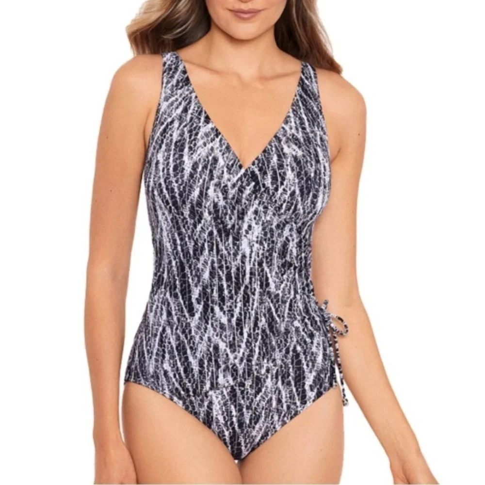 Miraclesuit Chevron Python Eclat One Piece Swimsuit Size 8